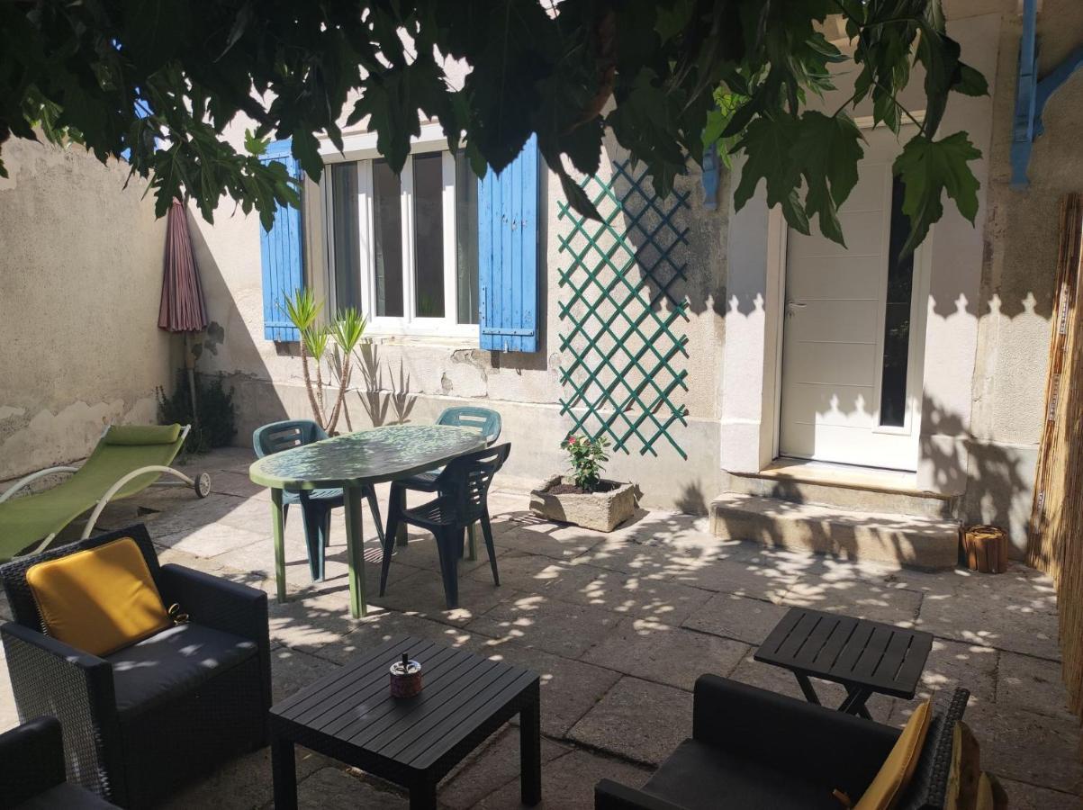 Mas Provencal Au Coeur Des Vergers Vallabrègues Exterior foto
